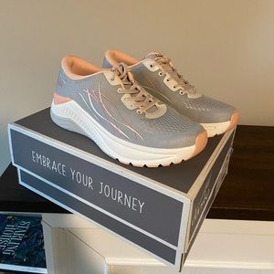 Dansko shoes - Pace Mesh in light grey, size 37 (6.5-7)